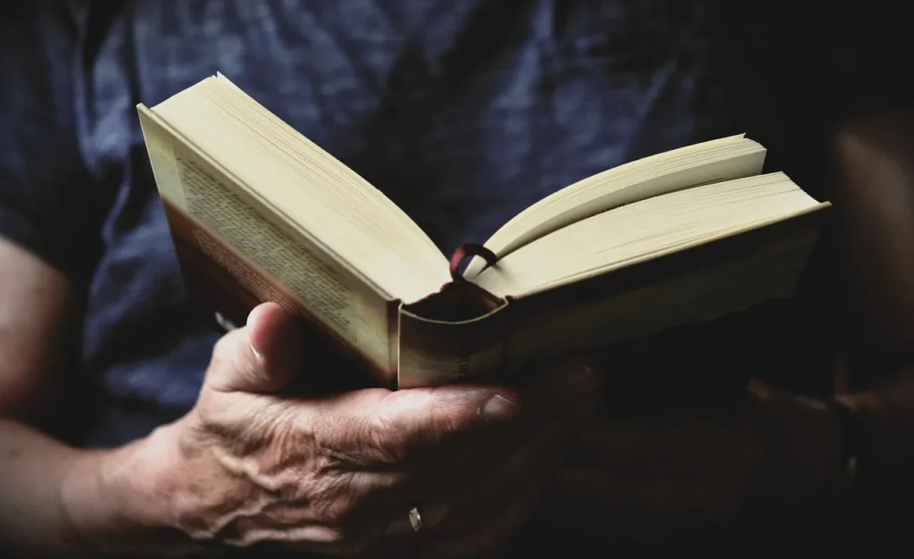 Book, read, hands - Irregular Verbs Sound Clear With InPronunci: Accent Training App