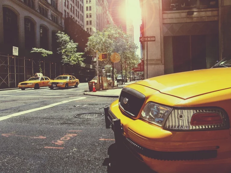 Taxi, road, traffic - Linking R in American English