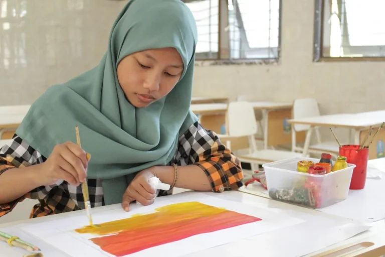 Student, hijab, painting - Pronunciation Challenges Asian English Speakers Face