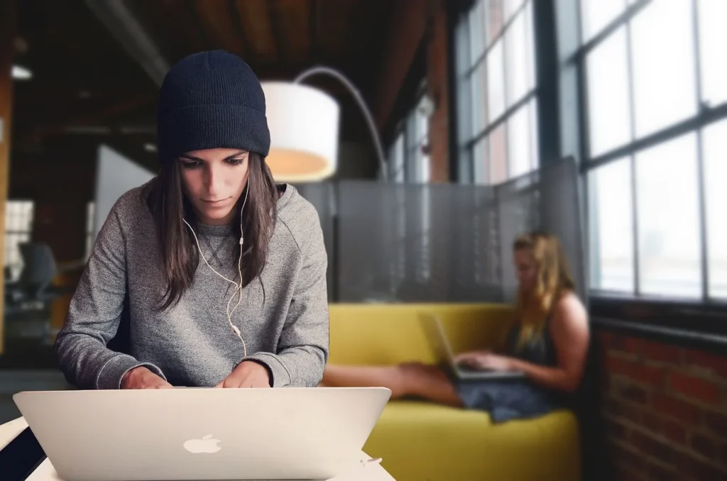 Startup, girls, women - The Most Effective American Accent Training Course: Sound by Sound, Built on Research