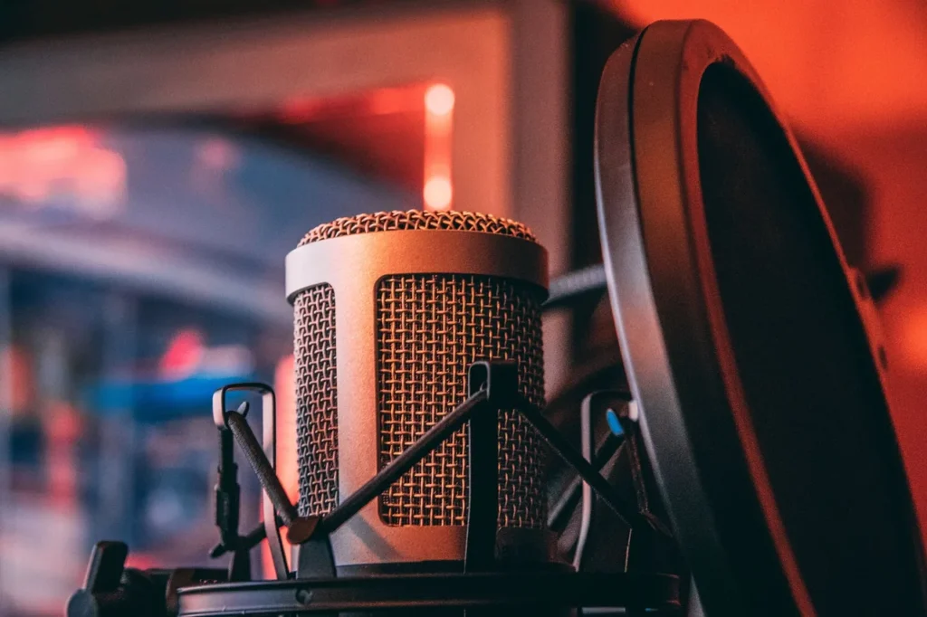 Microphone, voice, sound - What Is Speech Clarity Training? Inpronunci’s 2026 Guide